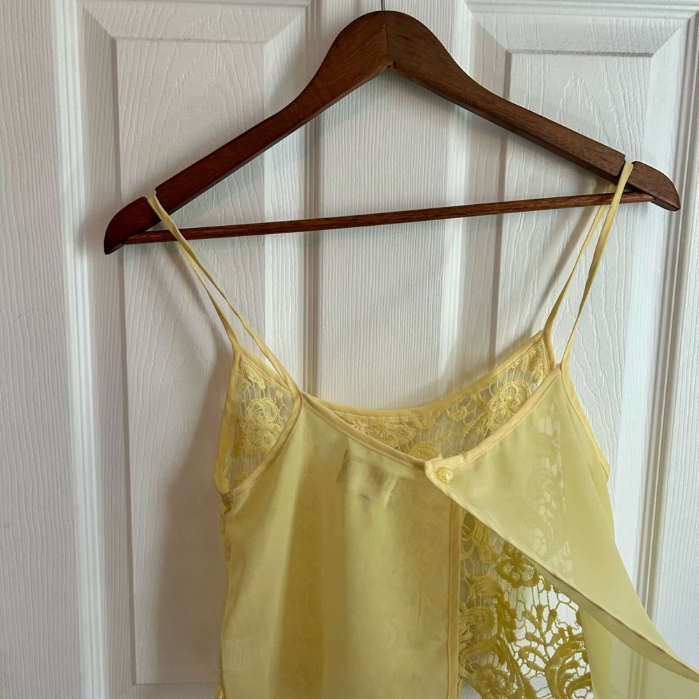 Yellow Lace Women’s Top - Picture 3 of 4